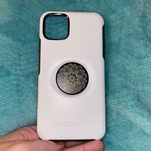 iPhone 11 Pro Max otterbox symmetry with popsocket